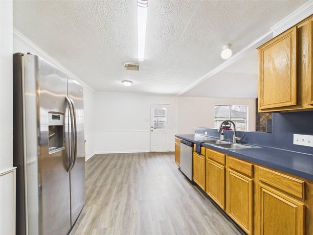 9217 Mohawk Drive, La Porte, TX 77571