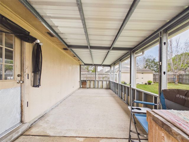 9217 Mohawk Drive, La Porte, TX 77571