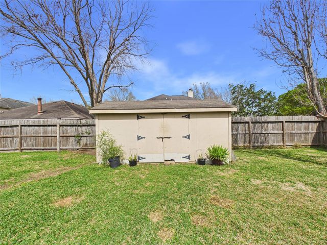 9217 Mohawk Drive, La Porte, TX 77571