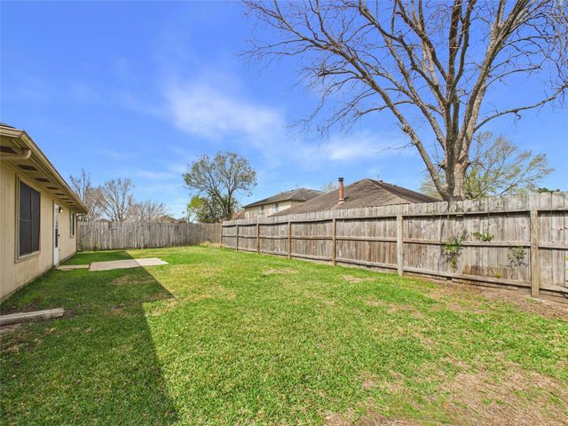 9217 Mohawk Drive, La Porte, TX 77571