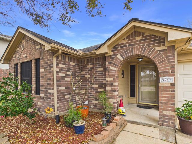 9217 Mohawk Drive, La Porte, TX 77571