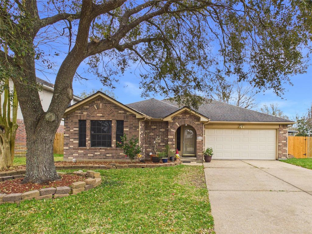 9217 Mohawk Drive, La Porte, TX 77571