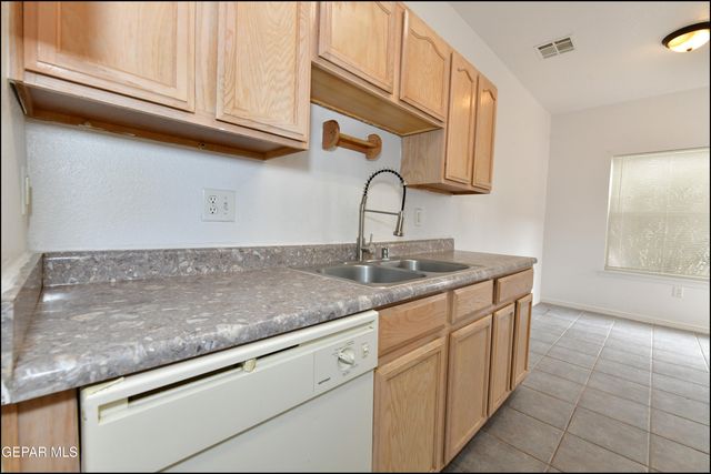 636 Valle De Bravo Place, Horizon City, TX 79928