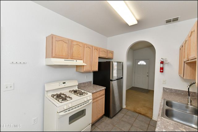 636 Valle De Bravo Place, Horizon City, TX 79928