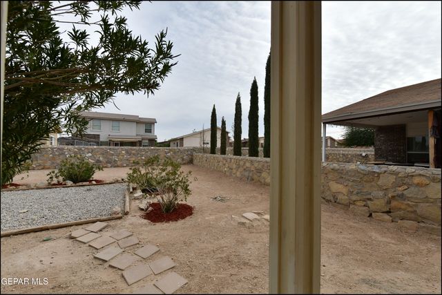 636 Valle De Bravo Place, Horizon City, TX 79928