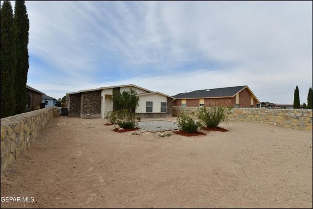 636 Valle De Bravo Place, Horizon City, TX 79928