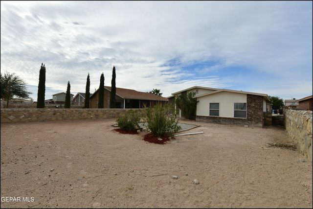 636 Valle De Bravo Place, Horizon City, TX 79928