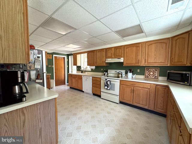 1868 LANCASTER LN, Waterford Works, NJ 08089