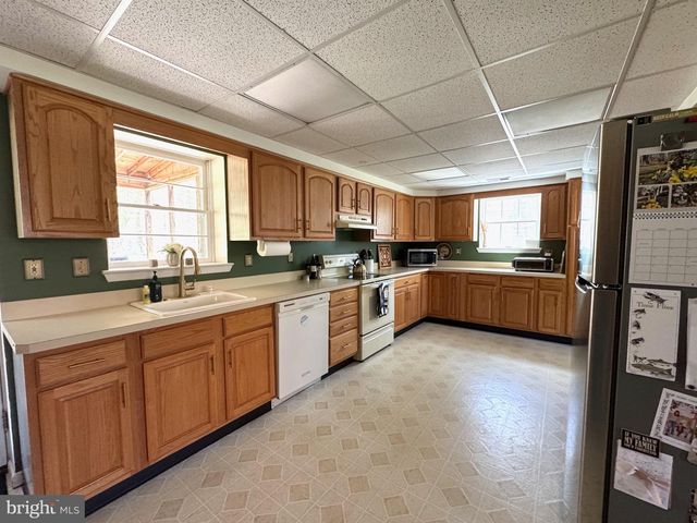 1868 LANCASTER LN, Waterford Works, NJ 08089