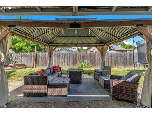 6433 Se AUSTIN Ct, Hillsboro, OR 97123