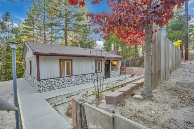 32159 Cove Circle, Running Springs, CA 92382