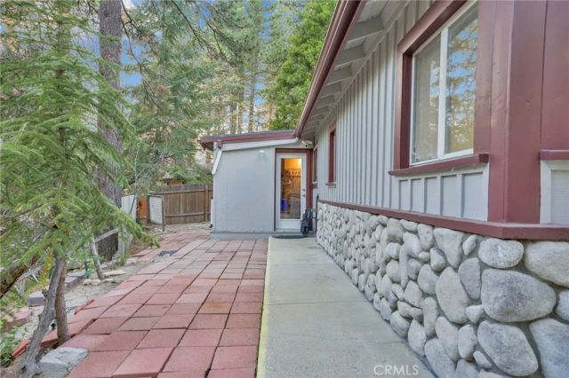 32159 Cove Circle, Running Springs, CA 92382