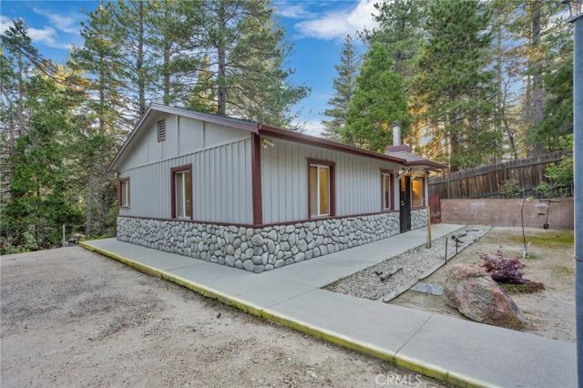 32159 Cove Circle, Running Springs, CA 92382