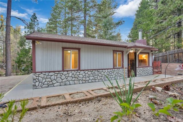 32159 Cove Circle, Running Springs, CA 92382