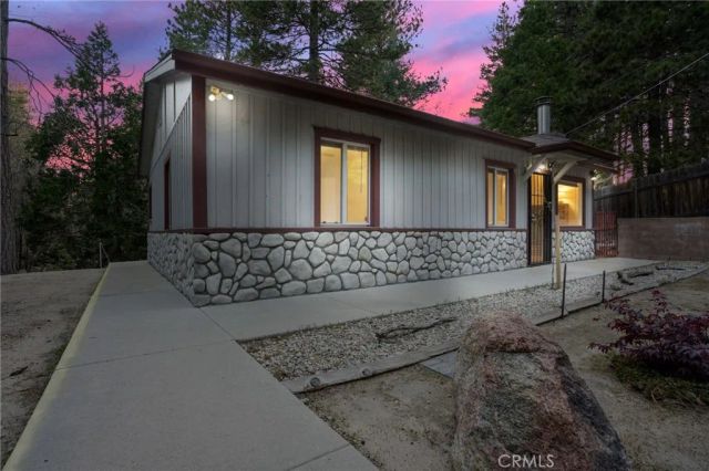 32159 Cove Circle, Running Springs, CA 92382