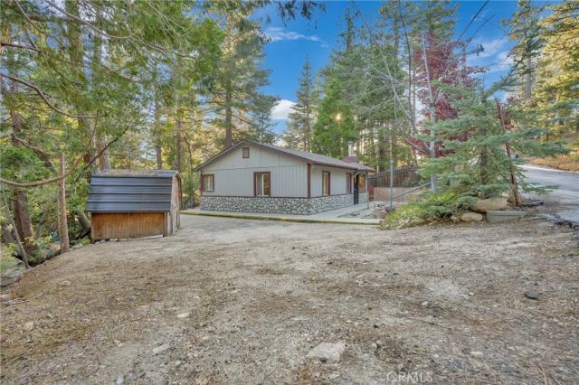 32159 Cove Circle, Running Springs, CA 92382