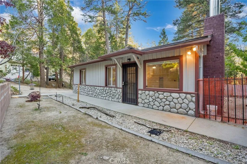 32159 Cove Circle, Running Springs, CA 92382