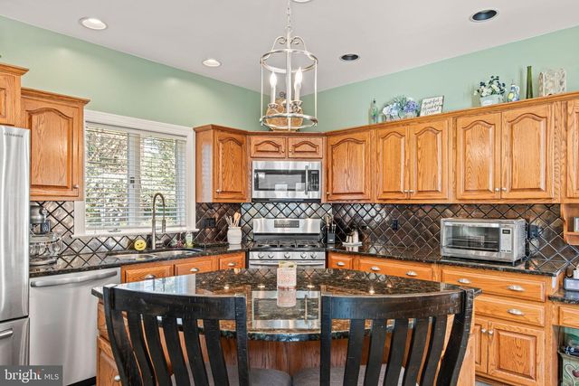 1055 WETHERBURN DR, York, PA 17404