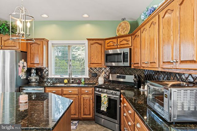 1055 WETHERBURN DR, York, PA 17404