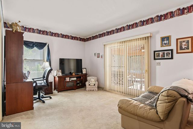 1055 WETHERBURN DR, York, PA 17404