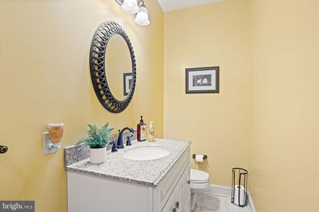 1055 WETHERBURN DR, York, PA 17404