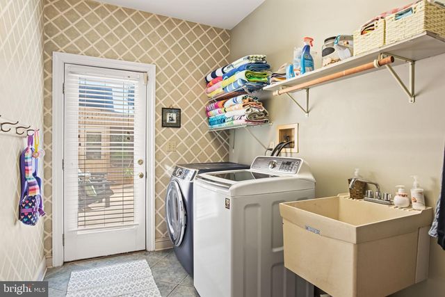 1055 WETHERBURN DR, York, PA 17404