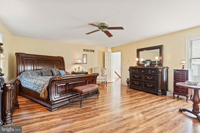 1055 WETHERBURN DR, York, PA 17404