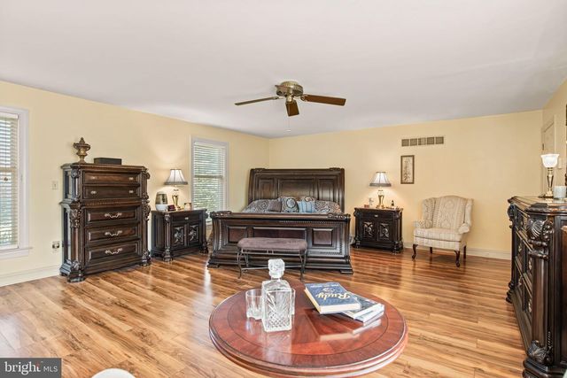 1055 WETHERBURN DR, York, PA 17404