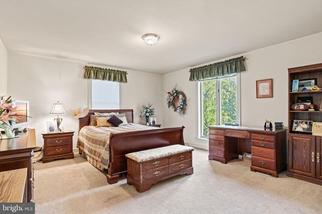 1055 WETHERBURN DR, York, PA 17404