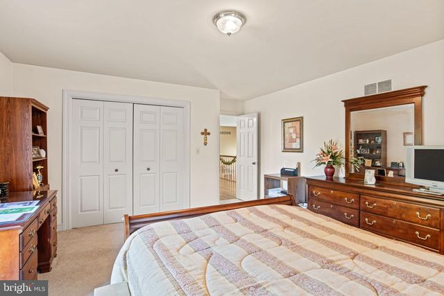 1055 WETHERBURN DR, York, PA 17404