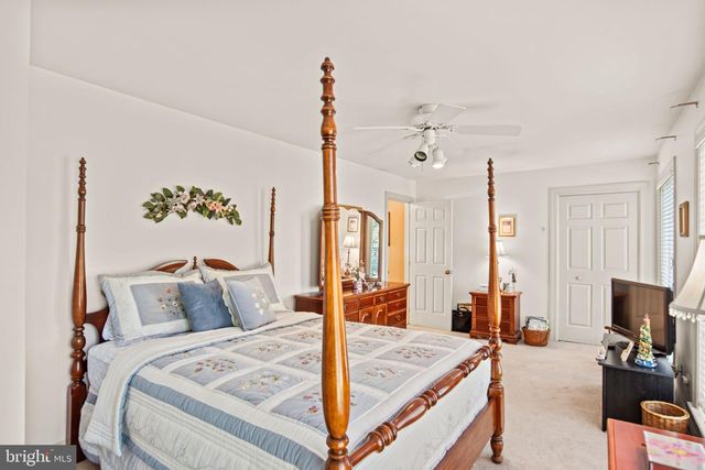 1055 WETHERBURN DR, York, PA 17404