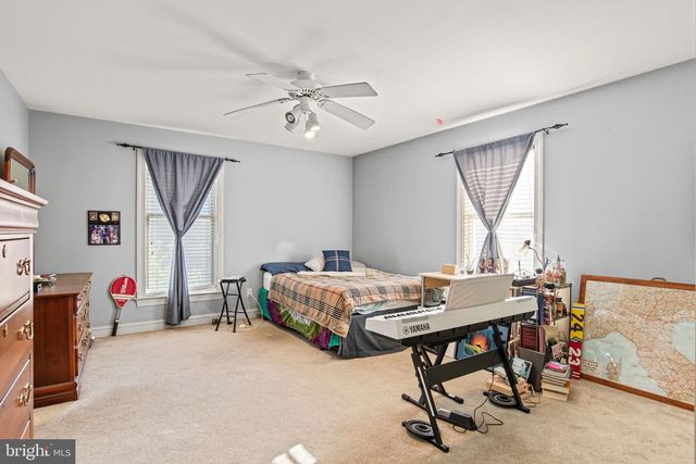 1055 WETHERBURN DR, York, PA 17404