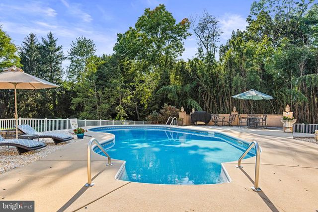 1055 WETHERBURN DR, York, PA 17404