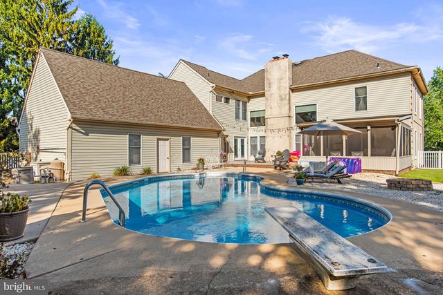 1055 WETHERBURN DR, York, PA 17404