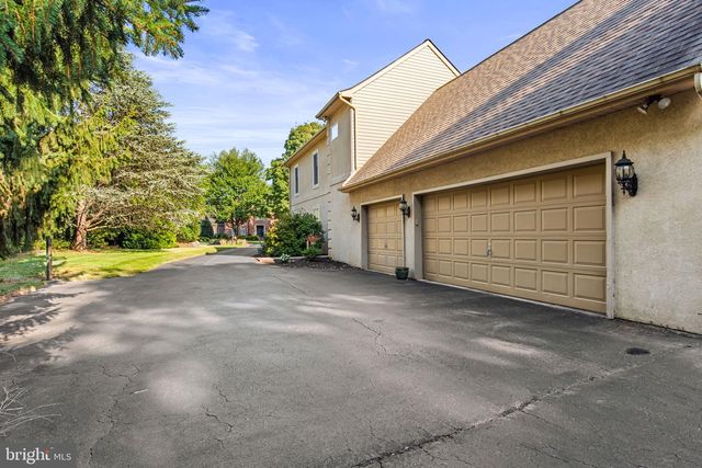 1055 WETHERBURN DR, York, PA 17404