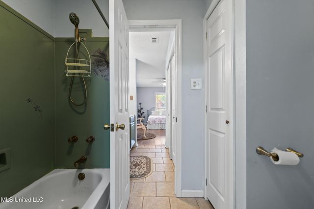 1711 S 1st Street, Ocean Springs, MS 39564