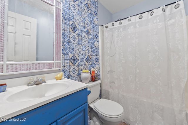 1711 S 1st Street, Ocean Springs, MS 39564