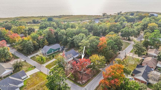 1711 S 1st Street, Ocean Springs, MS 39564