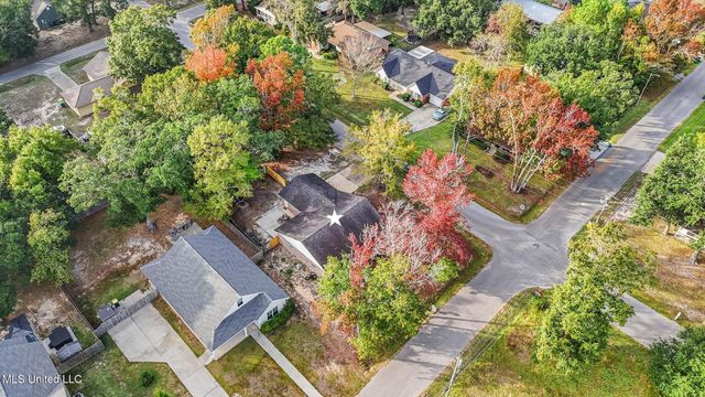 1711 S 1st Street, Ocean Springs, MS 39564