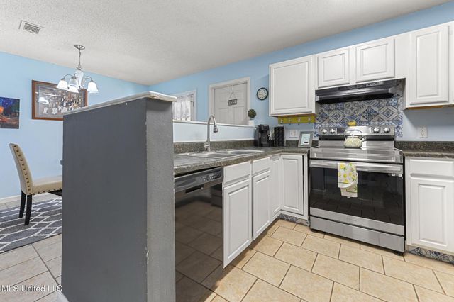 1711 S 1st Street, Ocean Springs, MS 39564