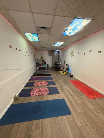 5554 SW 8th St, Coral Gables, FL 33134