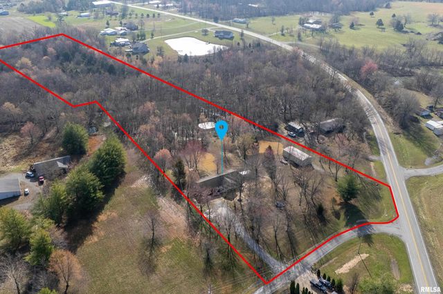 15588 BECKER Road, Johnston City, IL 62951