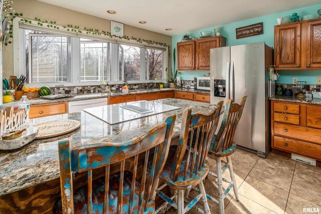 15588 BECKER Road, Johnston City, IL 62951