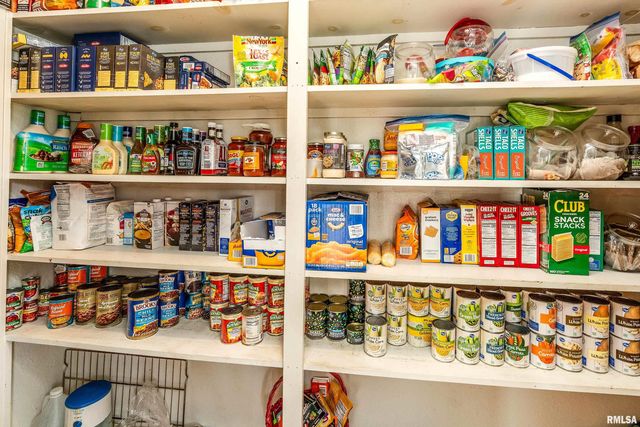 15588 BECKER Road, Johnston City, IL 62951