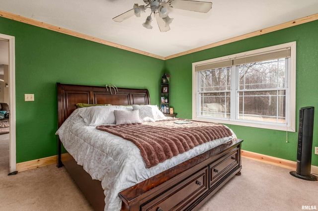 15588 BECKER Road, Johnston City, IL 62951