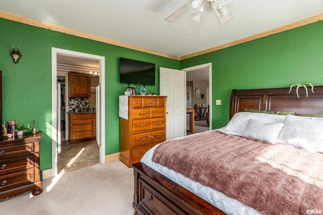 15588 BECKER Road, Johnston City, IL 62951