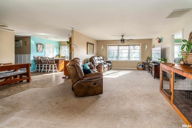 15588 BECKER Road, Johnston City, IL 62951