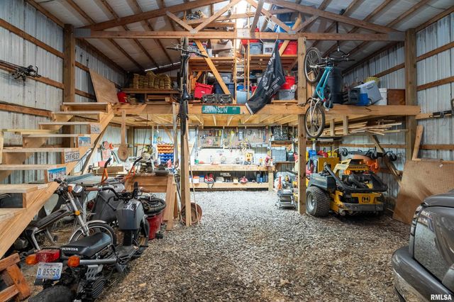 15588 BECKER Road, Johnston City, IL 62951