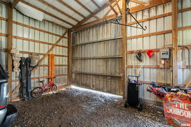 15588 BECKER Road, Johnston City, IL 62951