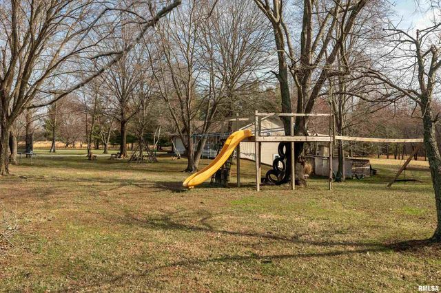 15588 BECKER Road, Johnston City, IL 62951